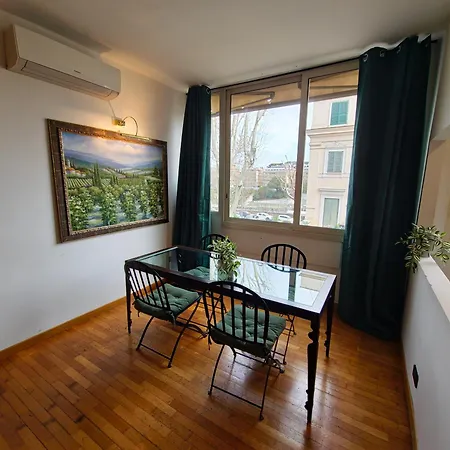 R.c. Giulio Cesare. Loft In Centro Ferienhaus